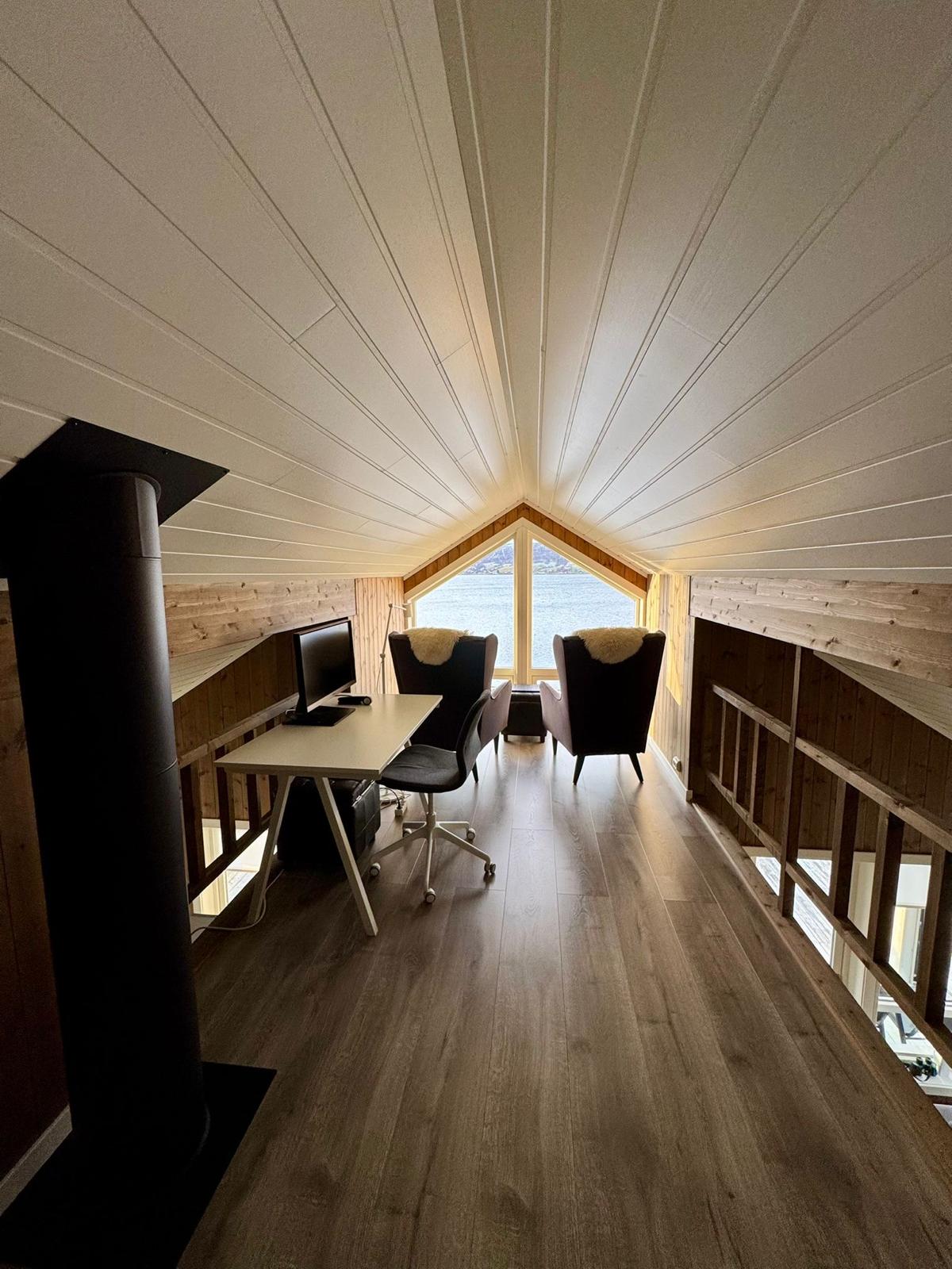 Etätyöpiste - villa sjøsiden, tennevoll. pohjois norja. 